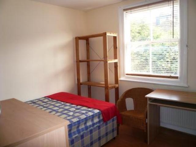 			NEW INSTRUCTION, 3 Bedroom, 1 bath, 1 reception Flat			 Hartland Road, QUEENS PARK